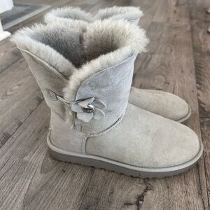 UGG Bailey Button Poppy Flower Boot Gray Size 9